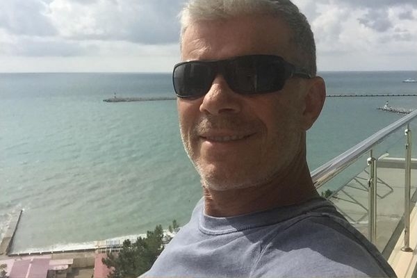64-летний Олег Газманов на «Новой волне» показал свою спортивную фигуру у бассейна 64-летний Олег Газманов на «Новой волне» показал свою спортивную фигуру у бассейна