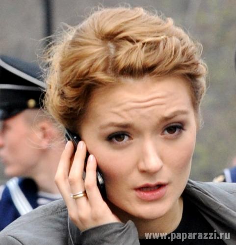 Надя Михалкова стала носить обручальное кольцо Надя Михалкова стала носить обручальное кольцо