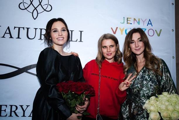 Дарья Мельникова отлично отдохнула на открытии шоурума дизайнеров MATURELLI∞AVERYANOVA Дарья Мельникова отлично отдохнула на открытии шоурума дизайнеров MATURELLI∞AVERYANOVA