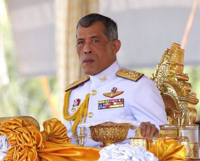 Король Тайланда показал на личном примере как превратить карантин в райское наслаждение