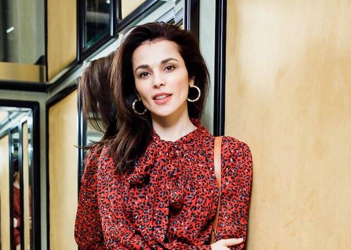 Нужно мяукать: 40-летняя Сати Казанова рассказала, как она мирится со своим мужем-итальянцем Нужно мяукать: 40-летняя Сати Казанова рассказала, как она мирится со своим мужем-итальянцем