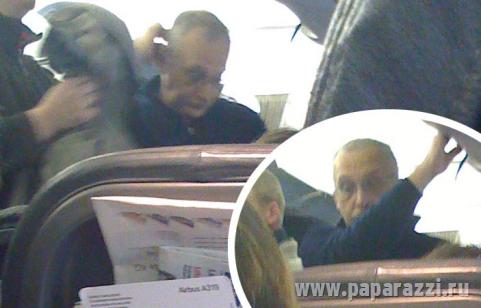 Александр Друзь в самолете с "папарацци" Александр Друзь в самолете с "папарацци"