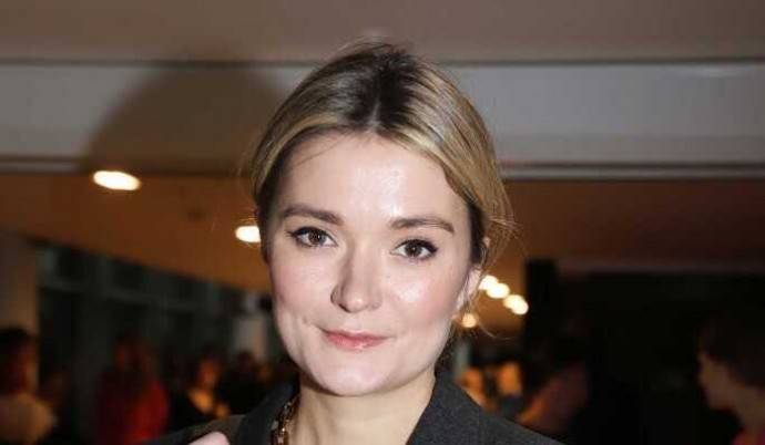 Надежда Михалкова пришла на премьеру сериала в компании бывшего мужа и знаменитых друзей Надежда Михалкова пришла на премьеру сериала в компании бывшего мужа и знаменитых друзей