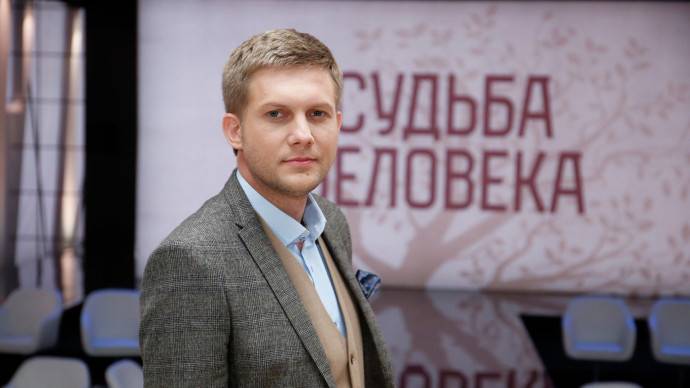 Борис Корчевников уже не может обойтись без слухового переводчика Борис Корчевников уже не может обойтись без слухового переводчика