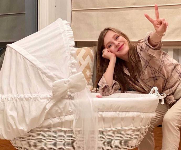 Лиза Арзамасова намекнула на вторую беременность Лиза Арзамасова намекнула на вторую беременность