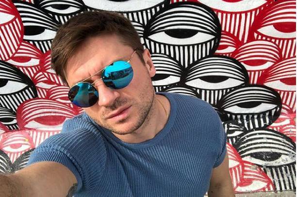 Сергей Лазарев показал, как проводит каникулы с сыном в США Сергей Лазарев показал, как проводит каникулы с сыном в США