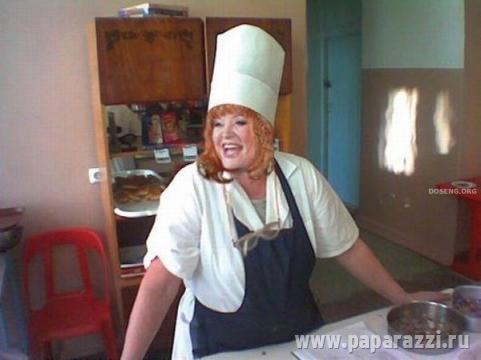 "А бабушка (то есть Алла Пугачева) пускай занимается своими бабскими делами!" "А бабушка (то есть Алла Пугачева) пускай занимается своими бабскими делами!"