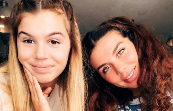 16-летняя дочь Анны Седоковой опубликовала красивые фото в купальнике
