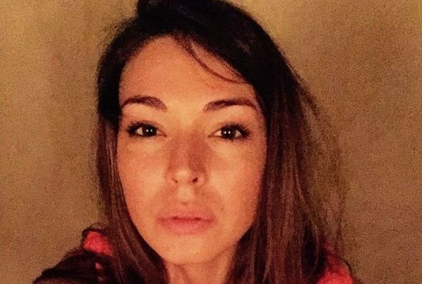 Агния Дитковските до сих пор носит обручальное кольцо Агния Дитковските до сих пор носит обручальное кольцо