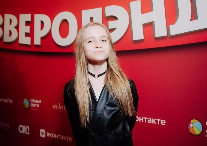 Стефания Коваленко становится звездой светских мероприятий