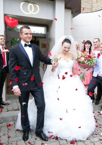 Евгения Феофилактова продает свадебное платье