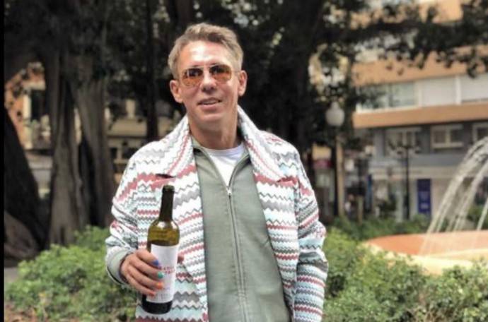 Алексей Панин прошёлся по улице без трусов Алексей Панин прошёлся по улице без трусов
