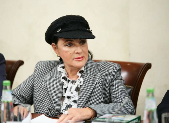 «Я - третий»: Ирина Винер призналась, что всегда лезет в личную жизнь своих подопечных гимнасток «Я - третий»: Ирина Винер призналась, что всегда лезет в личную жизнь своих подопечных гимнасток