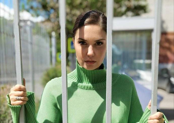 «Жениха будем искать»: сплавив детей на Павла Прилучного, актриса Агата Муцениеце отправилась в Италию и уже сделала фото в купальнике 