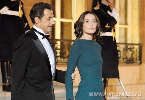 Карла Бруни забыла надеть белье Карла Бруни забыла надеть белье
