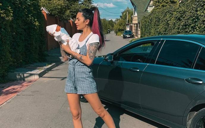Кабаева впервые показала фигуру после родов Кабаева впервые показала фигуру после родов