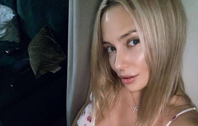 Наталья Рудова показала, как вспотела ее грудь после тренировки в зале Наталья Рудова показала, как вспотела ее грудь после тренировки в зале