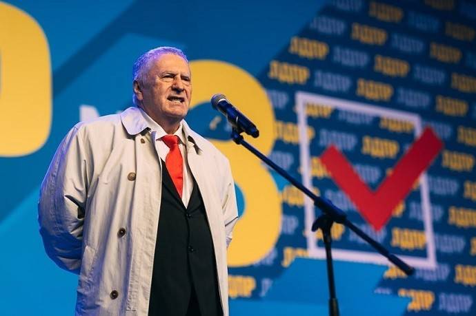 Владимир Жириновский потерял штаны во время теледебатов Владимир Жириновский потерял штаны во время теледебатов