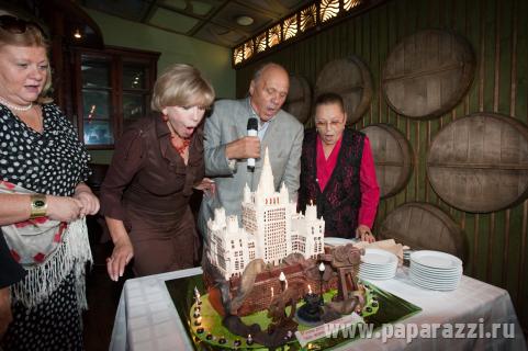 Вера Алентова верит не слезам, а хирургам Вера Алентова верит не слезам, а хирургам