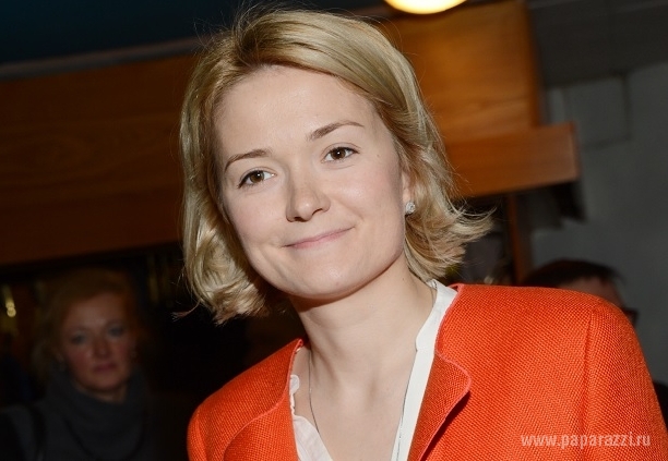 На вручение премии Надежда Михалкова пришла без белья, а Кристина Асмус примерила образ Людмилы Гурченко На вручение премии Надежда Михалкова пришла без белья, а Кристина Асмус примерила образ Людмилы Гурченко