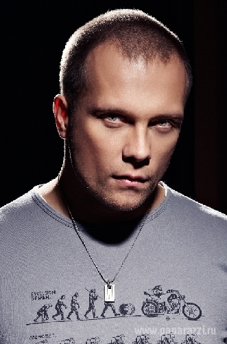DJ Грув и Александр Маршал записали совместный трек под названием «Поздно». DJ Грув и Александр Маршал записали совместный трек под названием «Поздно».