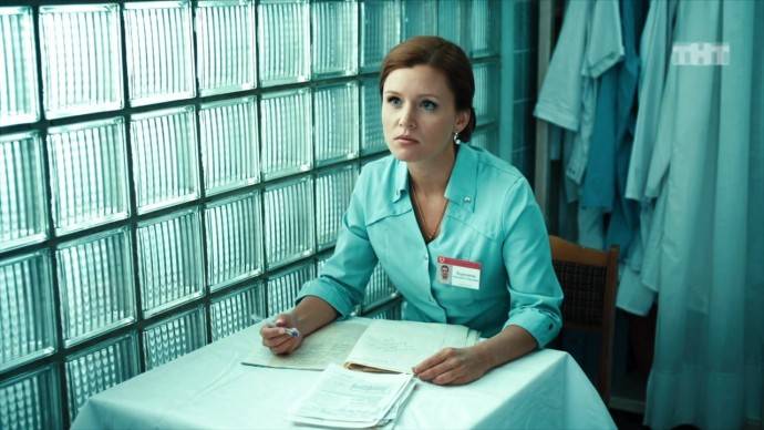 Актриса сериала "Интерны" Юлия Назаренко ударилась в секту и выгнала сына подростка из дома Актриса сериала "Интерны" Юлия Назаренко ударилась в секту и выгнала сына подростка из дома