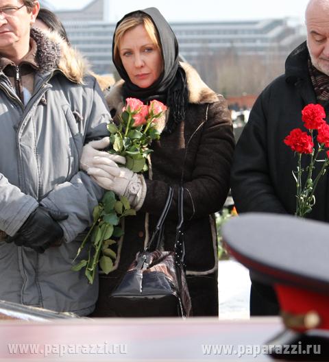Елена Яковлева простилась с другом Елена Яковлева простилась с другом