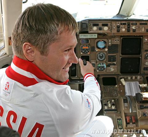 Алексей Немов стал пилотом самолета Алексей Немов стал пилотом самолета