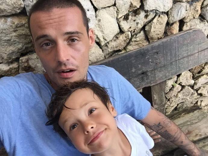 Гуф (Алексей Долматов) исполнил один из своих хитов вместе с 10-летним сыном Гуф (Алексей Долматов) исполнил один из своих хитов вместе с 10-летним сыном