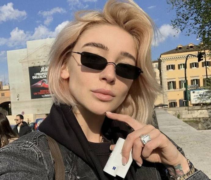 «Колхоз»: в сети подняли на смех новую сумку Насти Ивлеевой, стоимостью более полумиллиона рублей «Колхоз»: в сети подняли на смех новую сумку Насти Ивлеевой, стоимостью более полумиллиона рублей