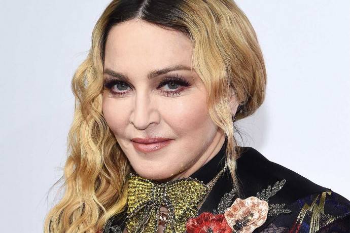 Новая эротичная фотосессия Мадонны заставила поклонников ещё больше сомневаться в адекватности певицы