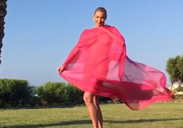 Сняв эротическое видео, Анастасия Волочкова начала предвыборную кампанию в государственную думу Сняв эротическое видео, Анастасия Волочкова начала предвыборную кампанию в государственную думу