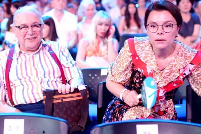 Бомжи перекрыли молодой жене Евгения Петросяна Татьяне Брухуновой вход в бутик Louis Vuitton Бомжи перекрыли молодой жене Евгения Петросяна Татьяне Брухуновой вход в бутик Louis Vuitton