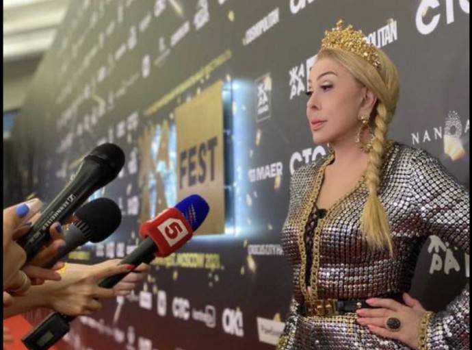 «Что за пучки волос торчат из носа?!»: Любовь Успенская неудачно сменила стилиста, или же фильтр? «Что за пучки волос торчат из носа?!»: Любовь Успенская неудачно сменила стилиста, или же фильтр?
