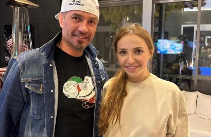 Роман Костомаров вышел на лед в дуэте с Навкой на шоу Авербуха. Фото-история восстановления Костомарова после ампутации Роман Костомаров вышел на лед в дуэте с Навкой на шоу Авербуха. Фото-история восстановления Костомарова после ампутации