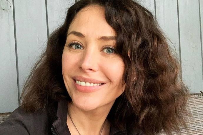 «Запах сплетен и интриг»: Екатерина Волкова похвасталась шикарным подарком от тайного поклонника