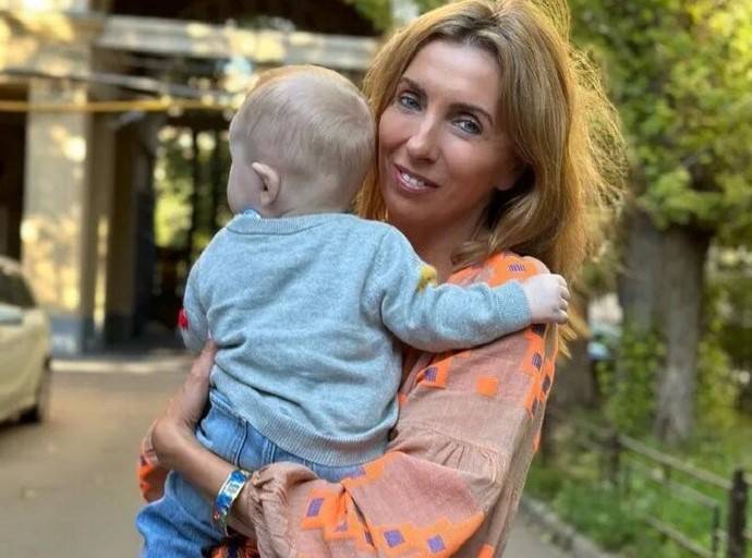 «Можете просто порадоваться за нас»: Светлана Бондарчук ответила хейтерам, которые задают вопросы о суррогатном материнстве