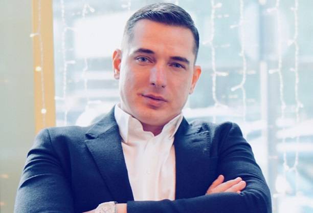 Курбан Омаров перестал скрывать свою пагубную зависимость Курбан Омаров перестал скрывать свою пагубную зависимость
