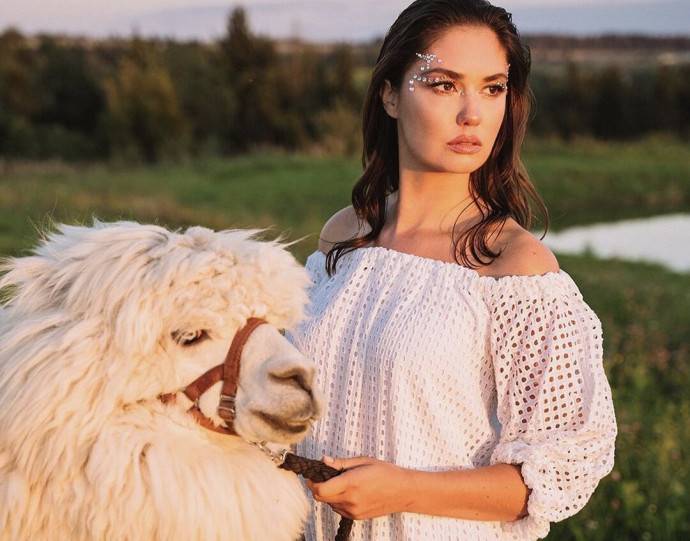 «Поблагороднее будет»: Агата Муцениеце примерила на себя образ новой жены Павла Прилучного Зепюр Брутян. ТОП горячих фото Агаты Муцениеце в купальнике и не только «Поблагороднее будет»: Агата Муцениеце примерила на себя образ новой жены Павла Прилучного Зепюр Брутян. ТОП горячих фото Агаты Муцениеце в купальнике и не только