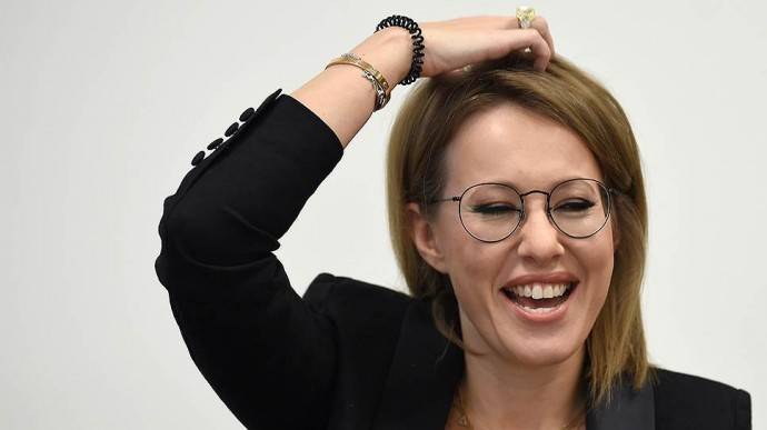 "Лопатки-копытца": Ксения Собчак продолжает высмеивать внешний вид Тины Канделаки
"Лопатки-копытца": Ксения Собчак продолжает высмеивать внешний вид Тины Канделаки
