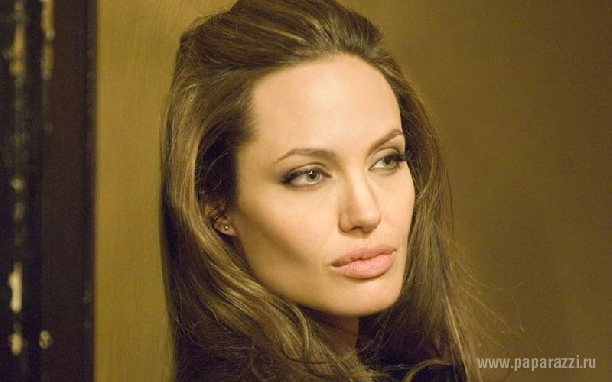  Анджелина Джоли пожертвовала 100 тысяч долларов для сирийских беженцев
