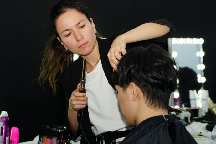 Кто задает тренды в бьюти индустрии и почему среди селебрити стало популярно открывать бренд косметики:  визажист и стилист по волосам Севиль Тай рассказала о тенденциях в мире моды
