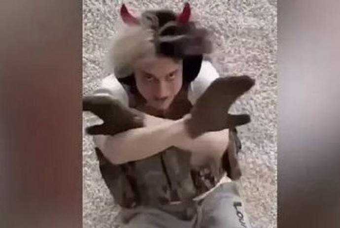 Блогер Некоглай лишился волос и рогов и разрыдался во время судебного заседания Блогер Некоглай лишился волос и рогов и разрыдался во время судебного заседания