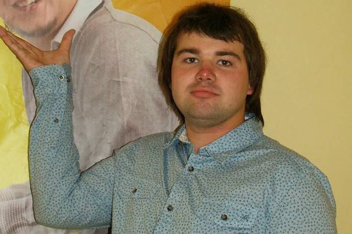 «Всем говорит, что оступился и упал с крыши»: 14-летняя дочь Михаила Казакова рассказала, как на самом деле он получил травмы ног и почему от него ушла жена «Всем говорит, что оступился и упал с крыши»: 14-летняя дочь Михаила Казакова рассказала, как на самом деле он получил травмы ног и почему от него ушла жена