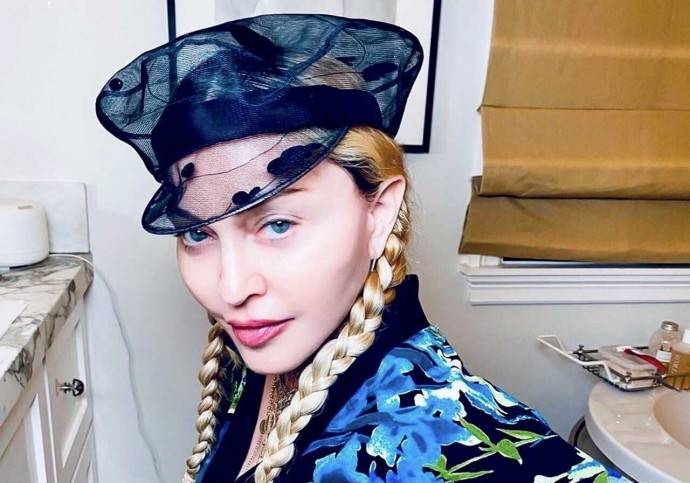 Мадонна обескуражила поклонников, представ в образе мертвой Мэрилин Монро Мадонна обескуражила поклонников, представ в образе мертвой Мэрилин Монро