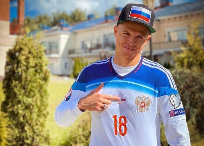 Дмитрий Тарасов сконфузился во время интервью, ляпнув глупую фразу Дмитрий Тарасов сконфузился во время интервью, ляпнув глупую фразу
