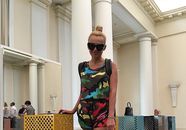 Поклонники высмеяли грудь Яны Рудковской в дорогом дизайнерском платье