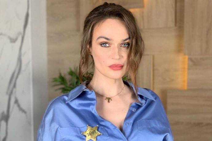«Я жирная!»: призналась Алена Водонаева и показала голую попку, забравшись на надувного кита «Я жирная!»: призналась Алена Водонаева и показала голую попку, забравшись на надувного кита