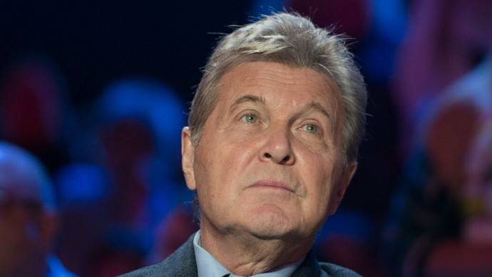 Лев Лещенко благословил Ольгу Бузову на исполнение гимна Лев Лещенко благословил Ольгу Бузову на исполнение гимна