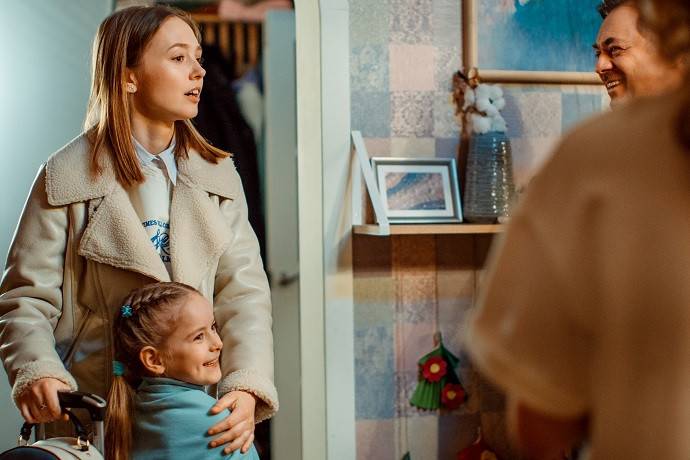 Пуговка прилетела в Москву на съемки «Папиных дочек». Как сейчас выглядит Катя Старшова Пуговка прилетела в Москву на съемки «Папиных дочек». Как сейчас выглядит Катя Старшова